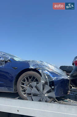 Седан Tesla Model 3 2024 в 