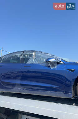 Седан Tesla Model 3 2024 в 