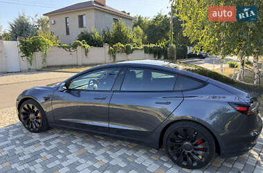 Седан Tesla Model 3 2022 в 