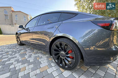 Седан Tesla Model 3 2022 в 