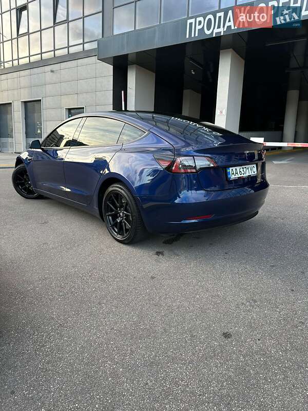 Седан Tesla Model 3 2022 в Киеве