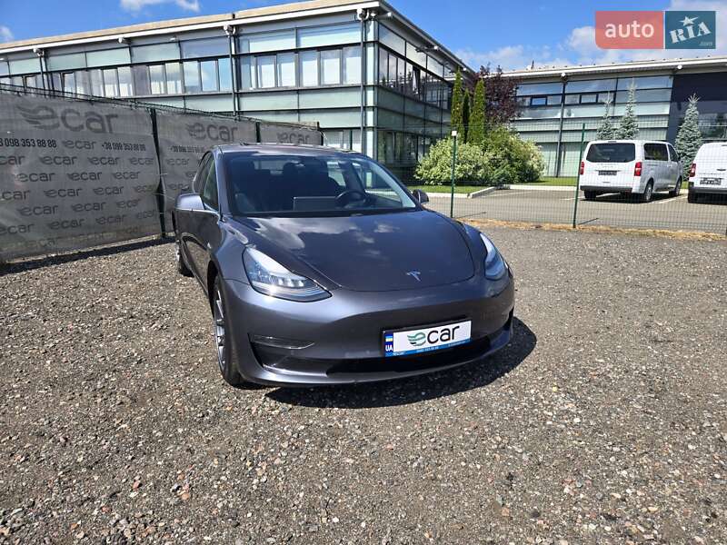 Седан Tesla Model 3 2018 в Киеве