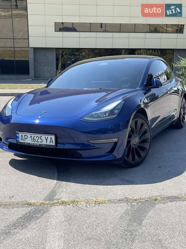 Седан Tesla Model 3 2023 в 