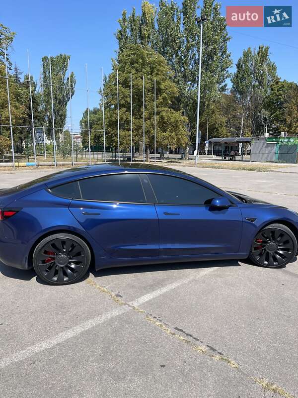 Седан Tesla Model 3 2023 в Киеве