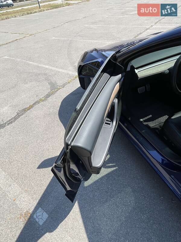 Седан Tesla Model 3 2023 в Киеве