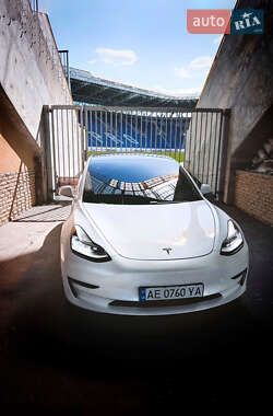 Седан Tesla Model 3 2020 в Дніпрі