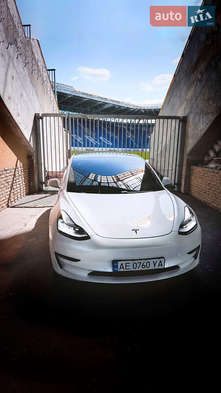 Tesla Model 3 2020