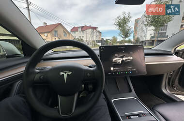Седан Tesla Model 3 2022 в 