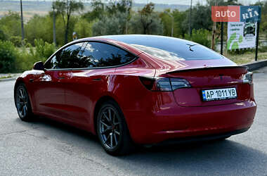 Седан Tesla Model 3 2022 в 