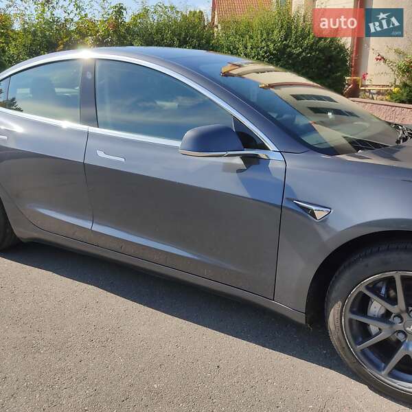 Седан Tesla Model 3 2019 в Тернополі