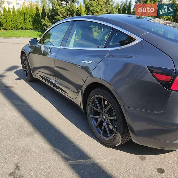 Седан Tesla Model 3 2019 в Тернополі