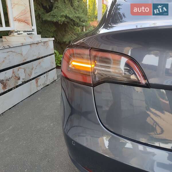 Седан Tesla Model 3 2019 в Тернополі
