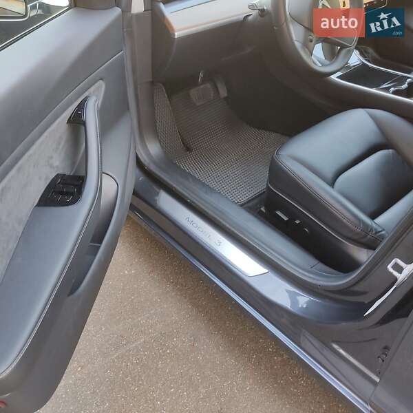 Седан Tesla Model 3 2019 в Тернополі