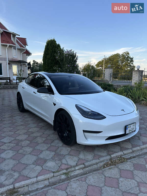 Седан Tesla Model 3 2021 в Южноукраїнську