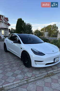 Седан Tesla Model 3 2021 в 