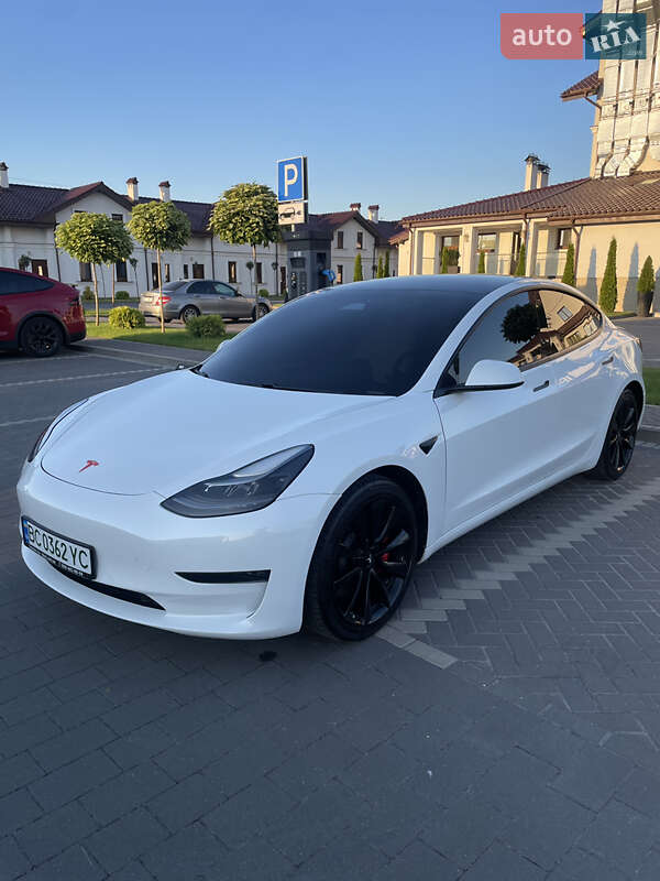 Седан Tesla Model 3 2021 в 
