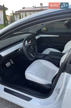Седан Tesla Model 3 2021 в 