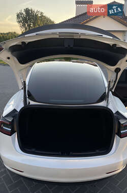 Седан Tesla Model 3 2021 в 