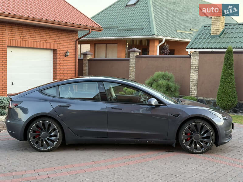 Седан Tesla Model 3 2021 в 