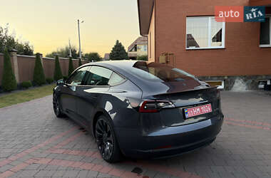 Седан Tesla Model 3 2021 в 