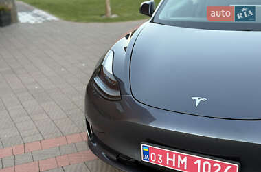 Седан Tesla Model 3 2021 в 