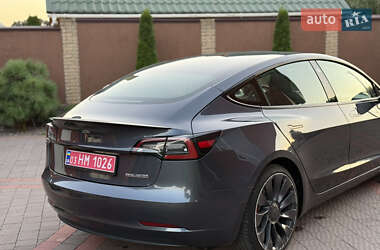 Седан Tesla Model 3 2021 в 