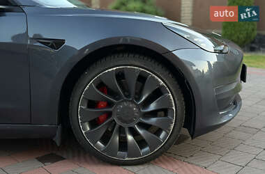 Седан Tesla Model 3 2021 в 