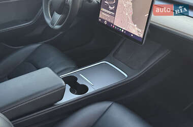 Седан Tesla Model 3 2021 в 