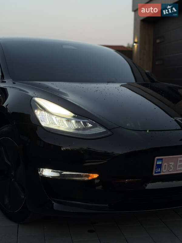 Седан Tesla Model 3 2020 в Берегово