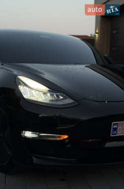 Седан Tesla Model 3 2020 в 