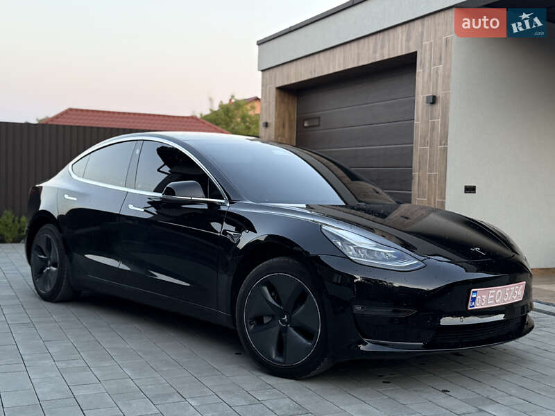 Седан Tesla Model 3 2020 в Берегово