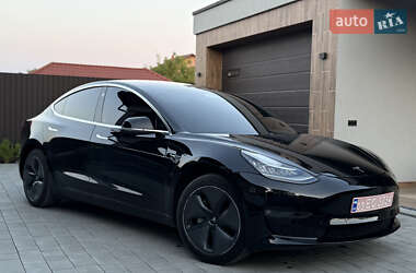 Седан Tesla Model 3 2020 в 