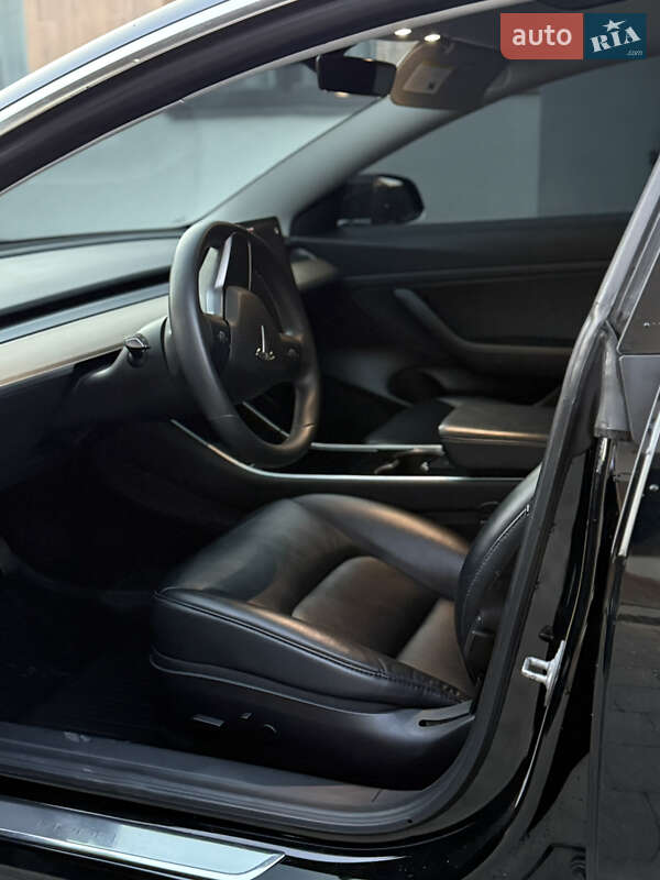 Седан Tesla Model 3 2020 в Берегово