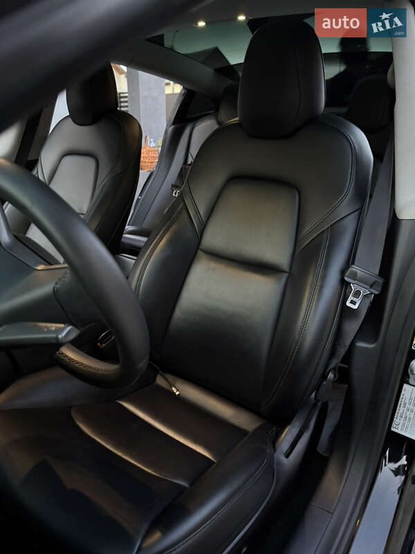 Седан Tesla Model 3 2020 в Берегово