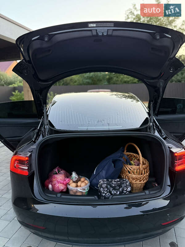 Седан Tesla Model 3 2020 в Берегово