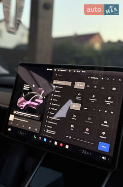 Седан Tesla Model 3 2020 в 