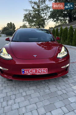 Седан Tesla Model 3 2022 в 