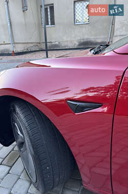 Седан Tesla Model 3 2022 в 
