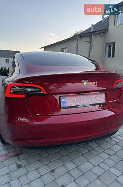 Седан Tesla Model 3 2022 в 