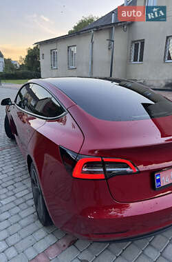 Седан Tesla Model 3 2022 в 