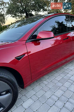 Седан Tesla Model 3 2022 в 