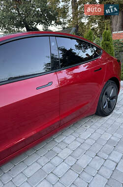 Седан Tesla Model 3 2022 в 
