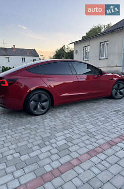Седан Tesla Model 3 2022 в 