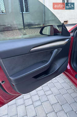 Седан Tesla Model 3 2022 в 