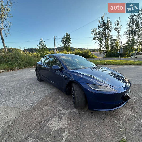 Седан Tesla Model 3 2024 в 