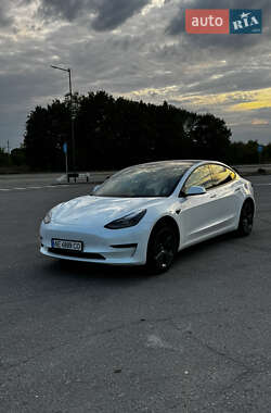 Седан Tesla Model 3 2021 в 