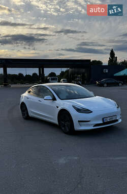Седан Tesla Model 3 2021 в 