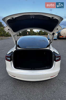 Седан Tesla Model 3 2021 в 