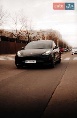 Седан Tesla Model 3 2023 в Ізмаїлі