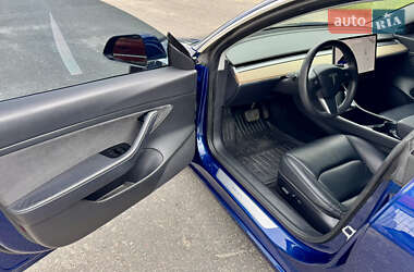 Седан Tesla Model 3 2020 в 